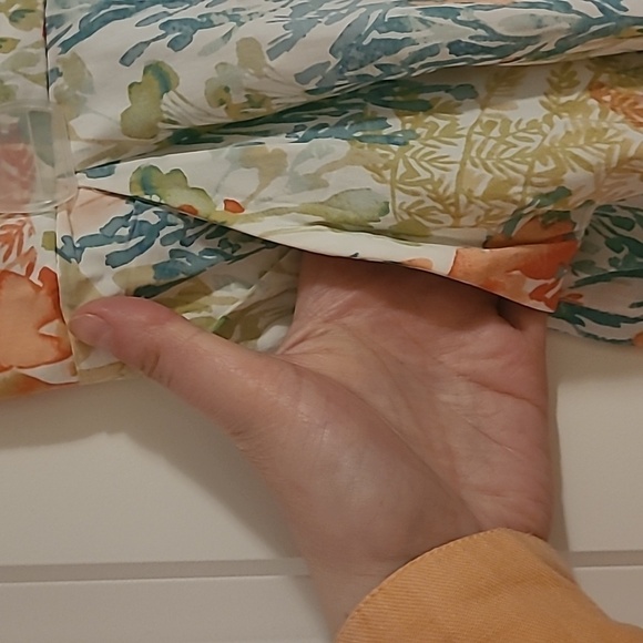 3/$27 Old Navy flowy floral skirt - Picture 3 of 7